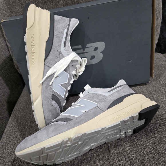 New Balance Men's Gray Sneakers - Picture 6 of 7